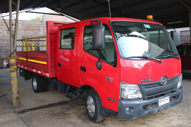Coquelet Camiones - CAMION DOBLE CABINA: Hino XZU 300 6.5 DCAB FULL AC ...